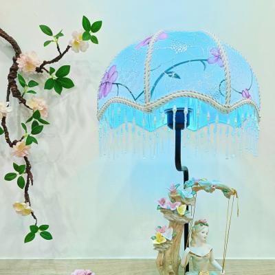 ĐÈN PHONG CÁCH CHÂU ÂU – CÔ GÁI NGỒI XÍCH ĐU